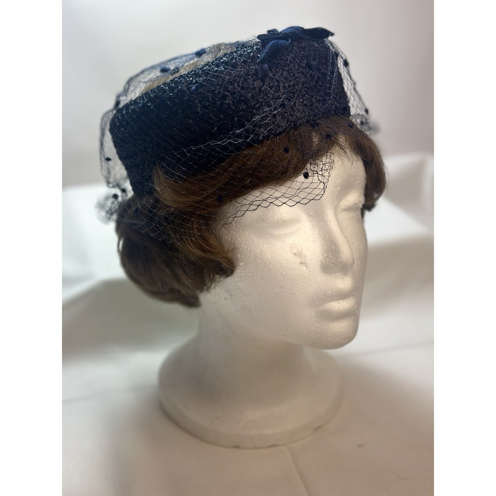 Union Made Women's Navy Hat With Netting on the open top/side. Union Made 1950's - Picture 11 of 12